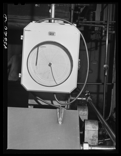 1941-Thermostat-recording-temperature-in-the-pasteurizing-unit-at-the-Burlington-cooperative-milk-bottling-plant.-Burlington-Vermont