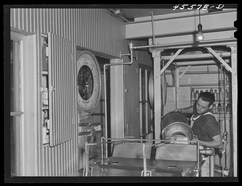 1941-Weighing-milk-at-the-Burlington-cooperative-milk-bottling-plant.-Burlington-Vermont-BCMP-Lib-Congress4