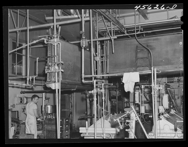 1941In-the-Burlington-cooperative-milk-bottling-plant-at-Burlington-Vermont-BCMP-Lib-Congress